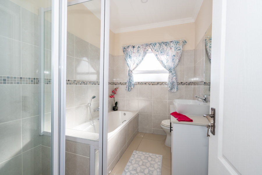 4 Bedroom Property for Sale in Myburgh Park Western Cape